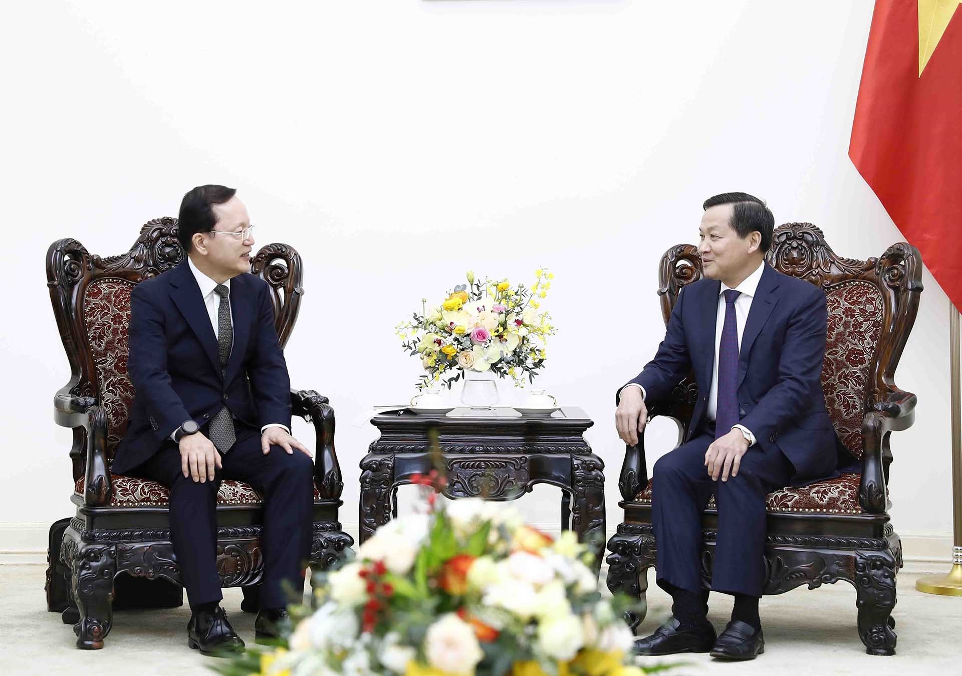 Phó Thủ tướng Lê Minh Khái tiếp Tổng giám đốc Tập đoàn Samsung Electronics phụ trách tài chính Park Hark-kyu. (Nguồn: TTXVN)