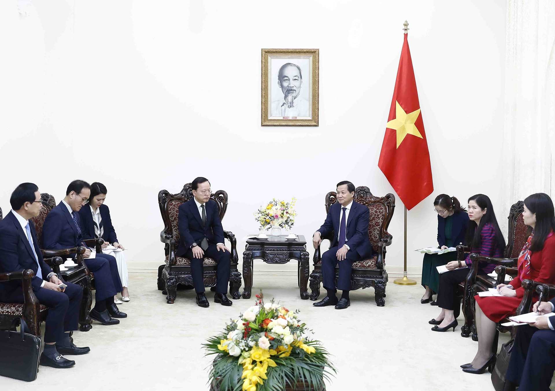 Phó Thủ tướng Lê Minh Khái tiếp Tổng giám đốc Tập đoàn Samsung Electronics phụ trách tài chính Park Hark-kyu. (Nguồn: TTXVN)