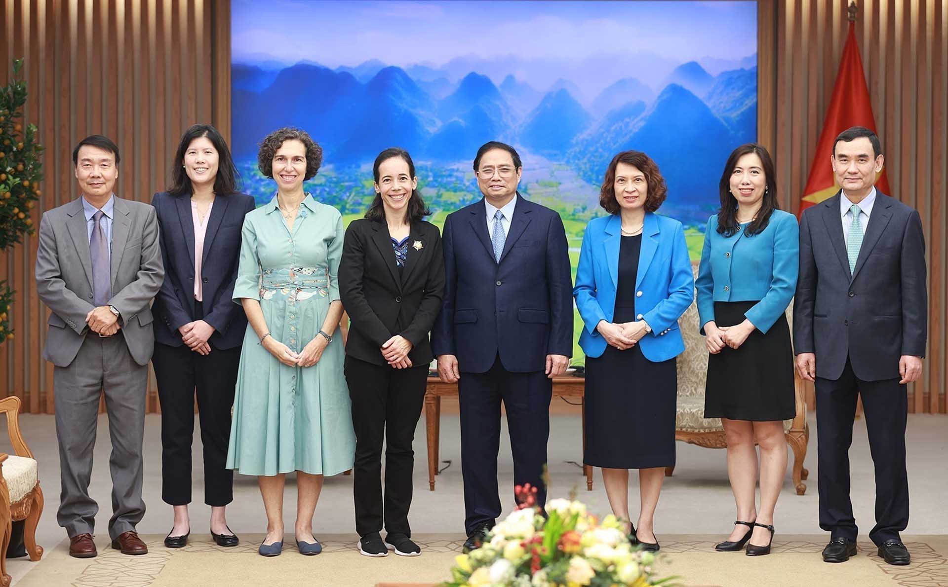 Thủ tướng Phạm Minh Chính tiếp bà Aurélia Nguyen, Giám đốc chiến lược Chương trình của Liên minh Toàn cầu về vaccine và tiêm chủng (GAVI). (Nguồn: TTXVN)