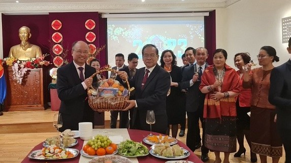 Đại sứ quán Lào tại Pháp chúc mừng Tết Nguyên đán Việt Nam