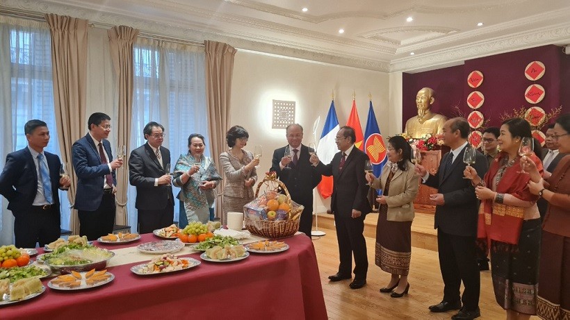Đại sứ quán Lào tại Pháp chúc mừng Tết Nguyên đán Việt Nam