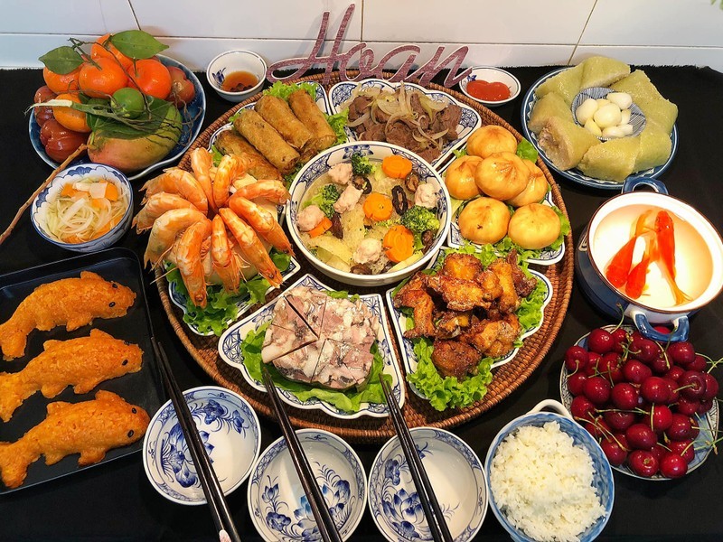 A tray of offerings to worship of Kitchen Gods. (Photo: Vietnamnet)