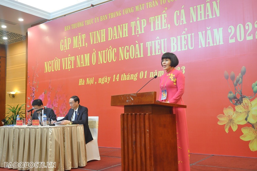 (01.14) Bà Phan Bích Thiện, Phó Chủ tịch Hội Phụ nữ Việt Nam tại Hungary, chia sẻ ý kiến. (Ảnh: Minh Quân)