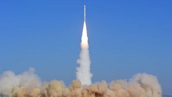 Trung Quốc phóng thành công tên lửa đẩy Trường Chinh-2D, đưa 14 vệ tinh mới vào quỹ đạo