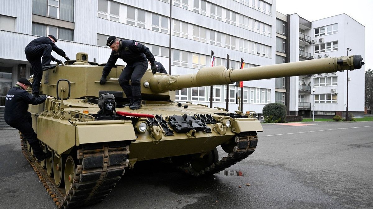 Đức nêu điều kiện gửi xe tăng Leopard cho Ukraine, EU nói đã sẵn sàng