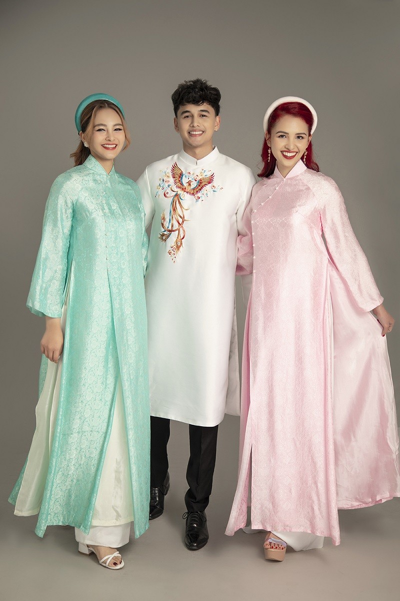 Gia đình Hoa hậu Diệu Hoa chọn áo dài Ngọc Hân trong bộ ảnh kỷ niệm năm 2023