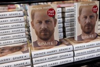 Đồn đoán số tiền Hoàng tử Harry thu được sau khi phát hành cuốn tự truyện Spare
