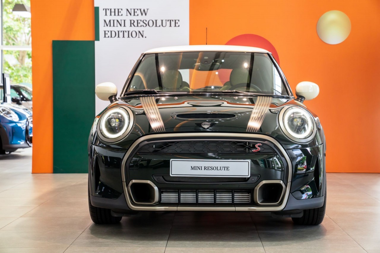 Cận cảnh chi tiết Mini Cooper S 3 cửa Resolute Edition mới ra mắt tại Việt Nam Cận cảnh chi tiết Mini Cooper S 3 cửa Resolute Edition mới ra mắt tại Việt Nam