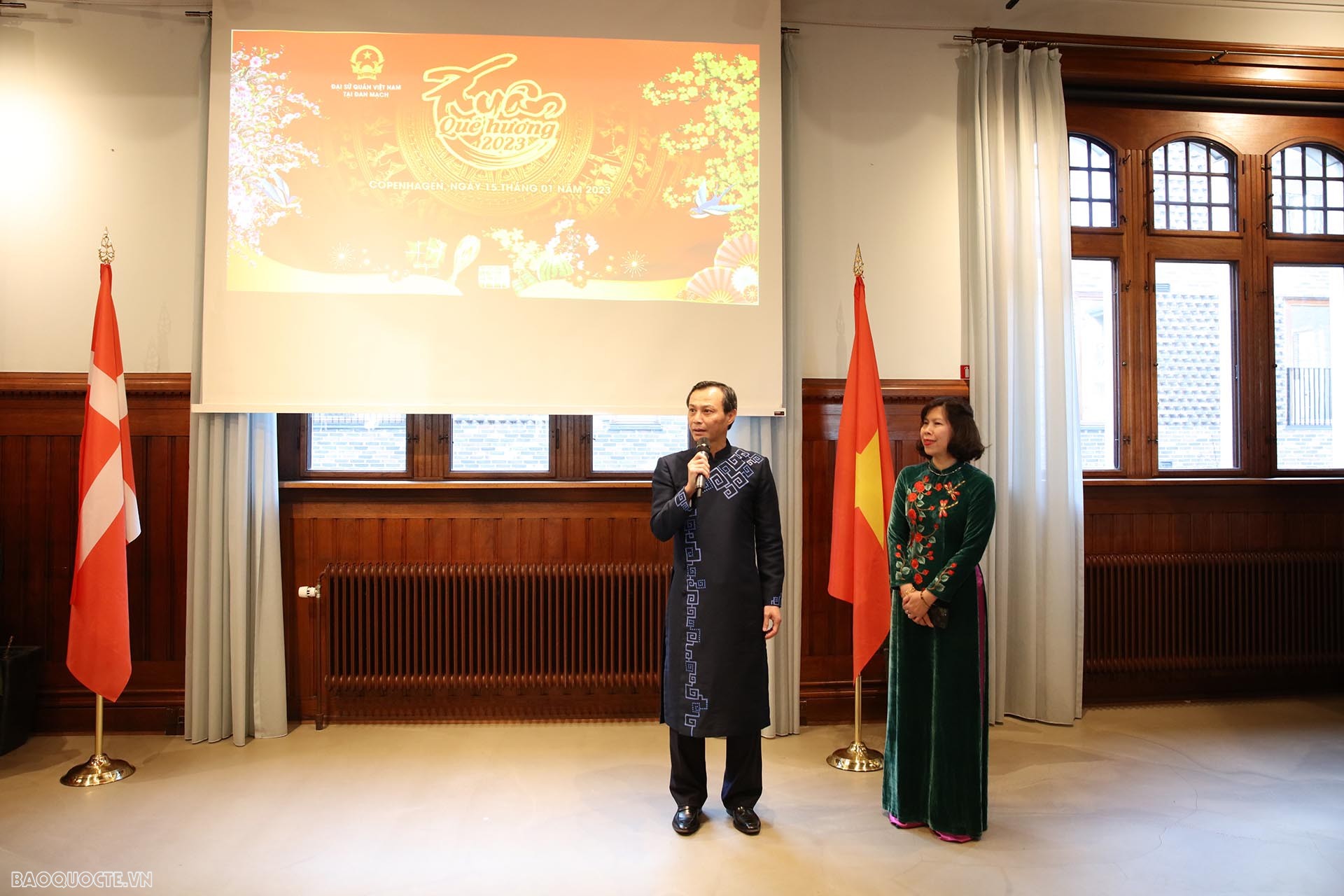 Đại sứ Lương Thanh Nghị phát biểu chúc Tết bà con tại chương trình Xuân Quê hương 2023 dành cho bà con người Việt tại Đan Mạch.