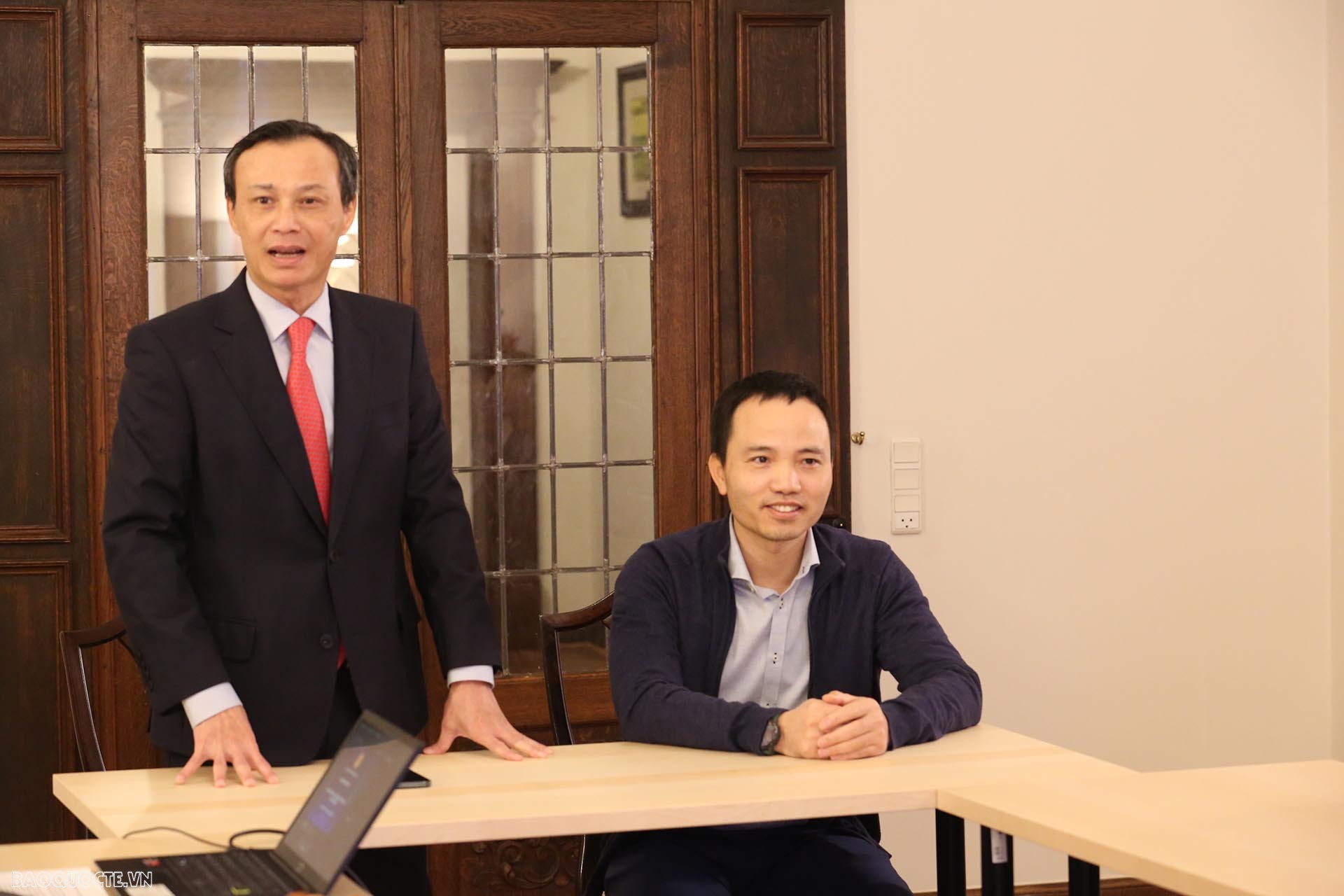 Đại sứ Lương Thanh Nghị phát biểu tại Đại hội thành lập Hội chuyên gia, trí thức Việt Nam tại Đan Mạch. Đại sứ Lương Thanh Nghị phát biểu tại Đại hội thành lập Hội chuyên gia, trí thức Việt Nam tại Đan Mạch.