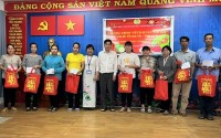 TP. Hồ Chí Minh: Giáo viên được nhận quà Tết 1,8 triệu đồng