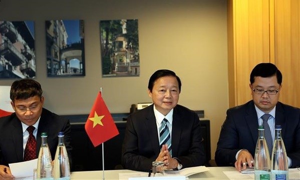 Deputy Prime Minister Tran Hong Ha has talks with Swiss Federal Councillor