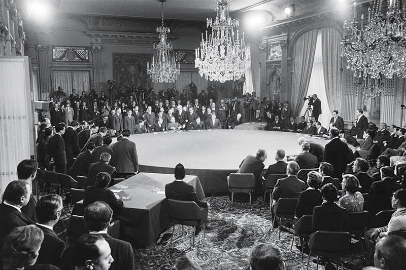 Toàn cảnh phòng họp nơi ký tắt Hiệp định Paris, ngày 27/01/1973.