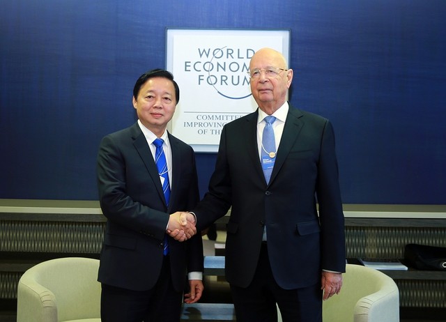 Phó Thủ tướng Trần Hồng Hà và Giáo sư Klaus Schwab, Nhà sáng lập kiêm Chủ tịch điều hành WEF