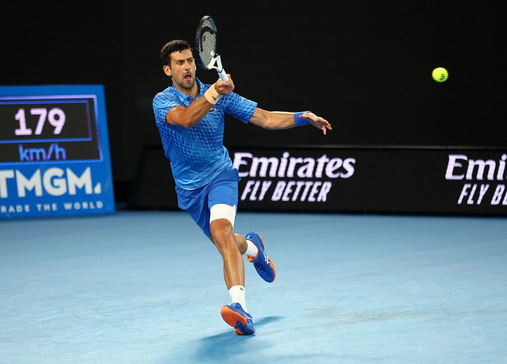 Novak Djokovic lần đầu tiên trở lại Australia sau 12 tháng bị trục xuất khỏi xứ sở chuột túi vì chưa tiêm phòng Covid-19. (Nguồn: Reuters)