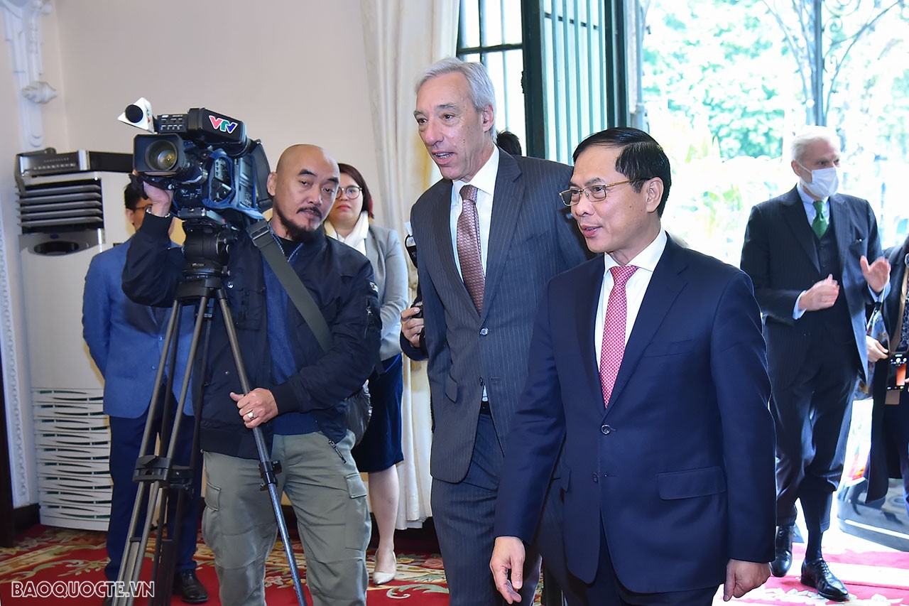 Nhận lời mời của Bộ trưởng Ngoại giao Bùi Thanh Sơn, Bộ trưởng Ngoại giao Bồ Đào Nha Joao Gomes Cravinho sẽ thăm chính thức Việt Nam từ ngày 17-19/1.