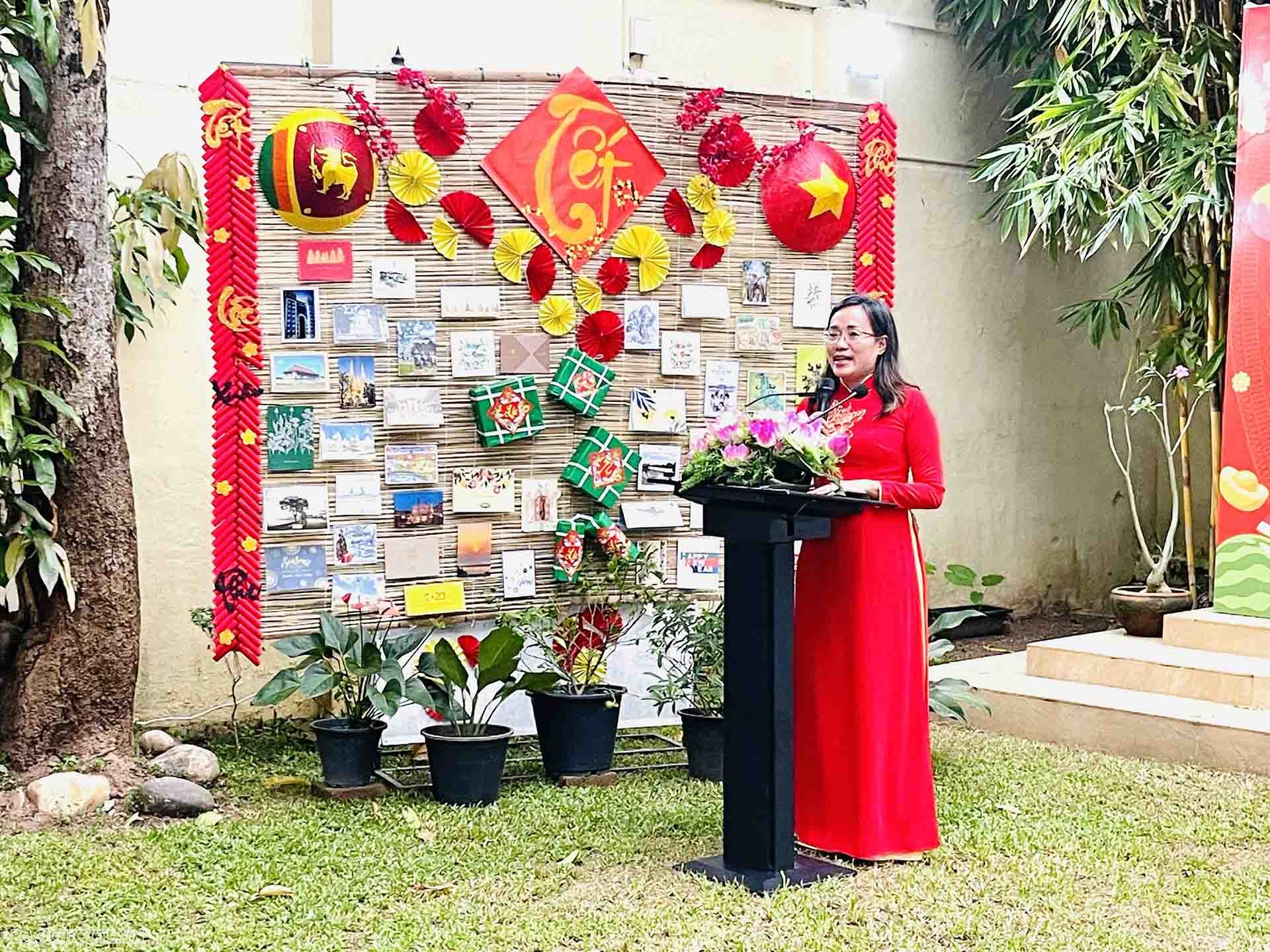 Đại sứ Hồ Thị Thanh Trúc phát biểu chúc mừng năm mới cộng đồng.