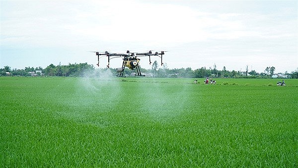 Việt Nam công bố tiêu chuẩn phun thuốc bảo vệ thực vật bằng UAV, giúp gia tăng chất lượng nông sản