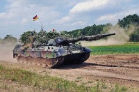 Ukraine chỉ trích Đức do dự cung cấp xe tăng, hối thúc phương Tây cung cấp vũ khí