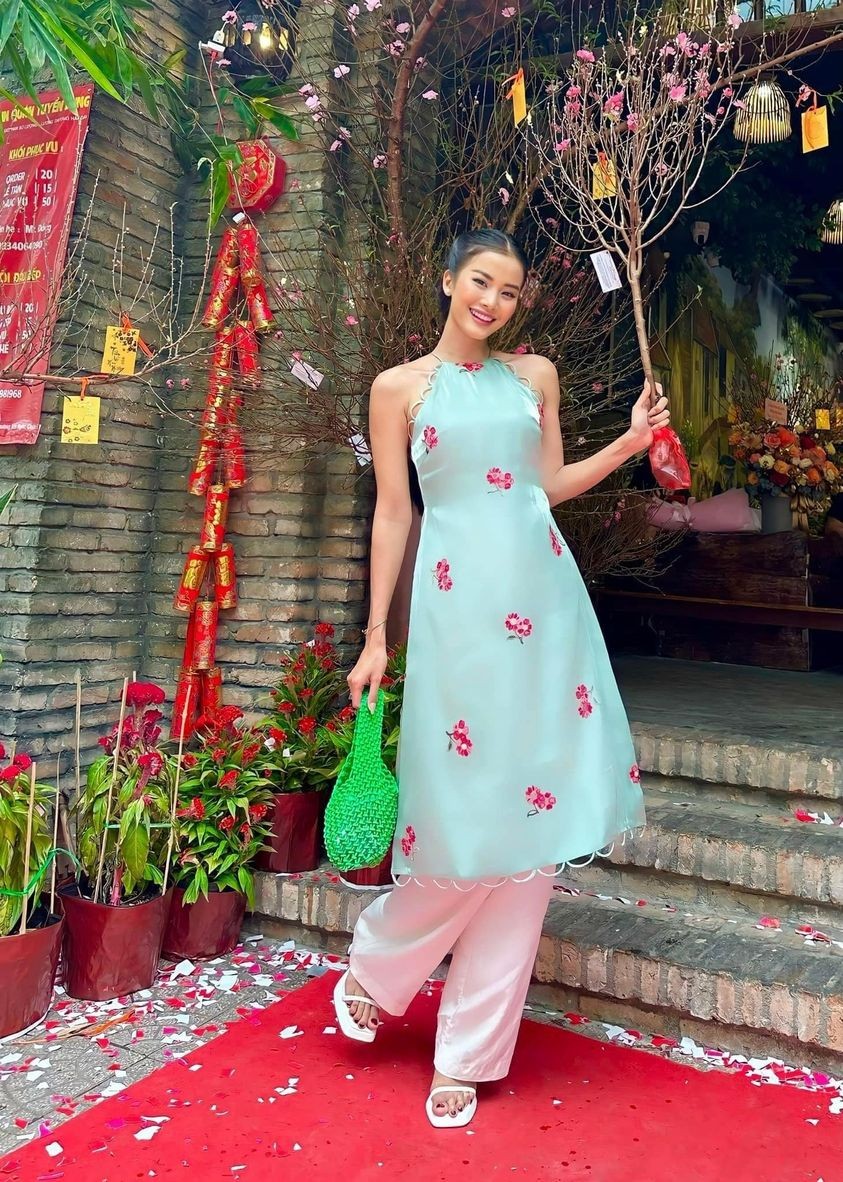 Sao Việt diện áo dài Tết Sao Việt diện áo dài Tết