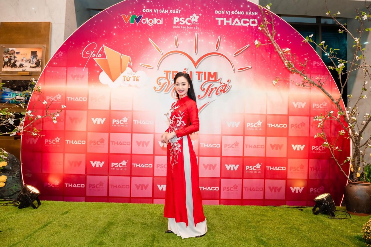 Sao Việt diện áo dài Tết Sao Việt diện áo dài Tết