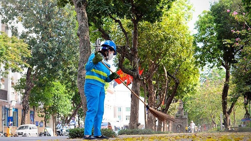 Những con người thầm lặng nỗ lực bảo đảm môi trường Thủ đô ngày Tết sạch đẹp