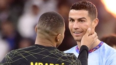 C.Ronaldo bị sưng mặt và hành động bất ngờ của Mbappe
