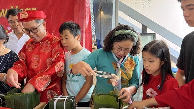Người Việt ở Australia 'gói quê hương trong những chiếc bánh chưng xanh'