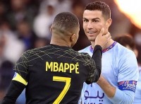 C.Ronaldo bị sưng mặt và hành động bất ngờ của Mbappe