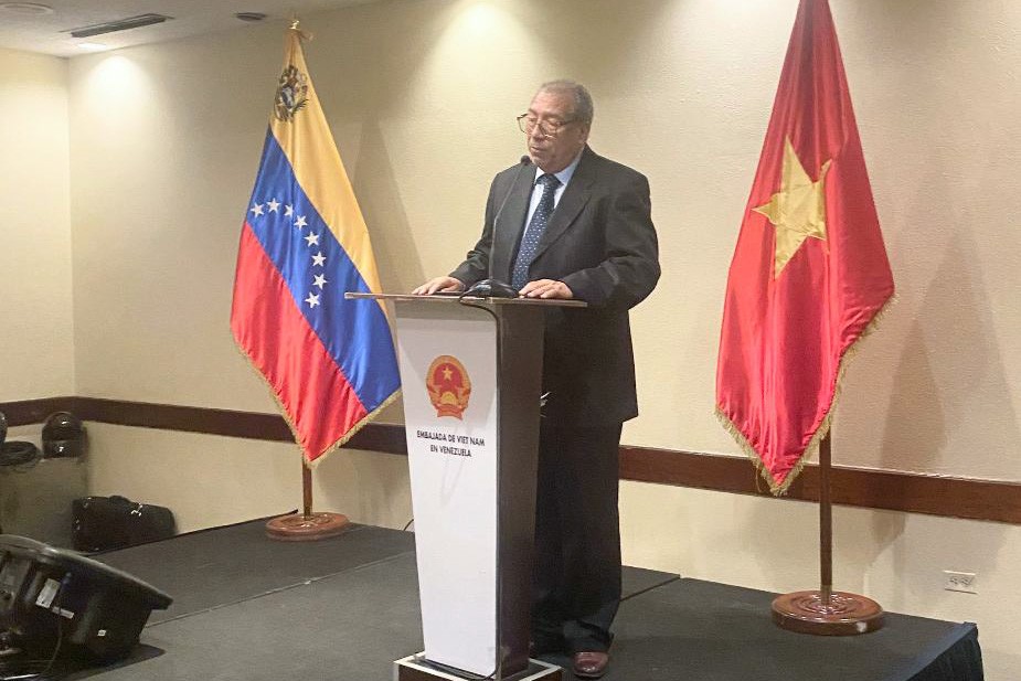 Chủ tịch Nhóm Nghị sĩ Hữu nghị Venezuela-Việt Nam Saúl Ortega phát biểu
