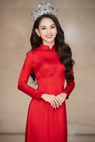 Hoa hậu Mai Phương đằm thắm trong bộ ảnh áo dài đón năm mới