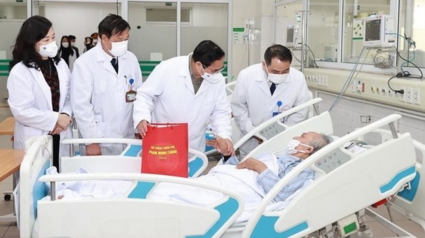 Thủ tướng Phạm Minh Chính thăm, chúc Tết các cán bộ, y bác sỹ tại các bệnh viện ở Hà Nội