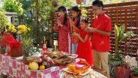 Gia đình Thái-Việt giữ gìn nét đẹp truyền thống đón Tết Nguyên đán