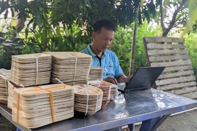 Anh Nguyễn Văn Tuyến tiếp tục cải tiến sản phẩm, tìm nguồn hàng để phát triển sản xuất nhằm tạo nguồn thu cho bản thân cũng như cho người lao động.