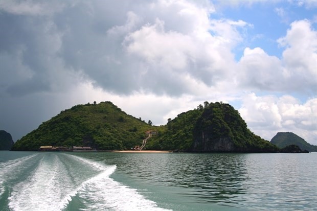 Ba Mun Island seen from the sea (Photo: duli.vn)