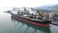 Quảng Ninh xuất trên 41.000 tấn than cho tàu 'xông cảng' đầu năm