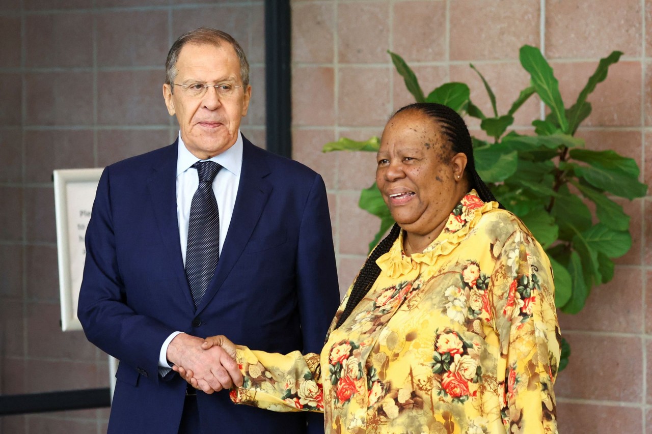 (01.23) Ngoại trưởng Nga Sergei Lavrov và người đồng cấp Nam Phi Naledi Pandor gặp gỡ ngày 23/1 tại Pretoria. (Nguồn: Reuters)