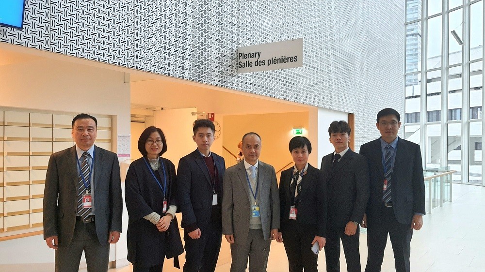 (01.23) Vietnamese Ambassador to Austria Nguyen Trung Kien (centre) and other members of the Vietnamese delegation to the fourth session of the UN Ad Hoc Committee (Photo: VNA)