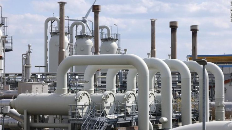 Khí đốt dự trữ của châu Âu sụt giảm, Nga gặp sự cố tràn dầu