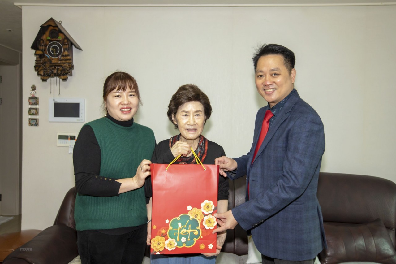 Đại sứ quán Việt Nam tại Hàn Quốc chúc tết cộng đồng nhân dịp Xuân Quý Mão 2023