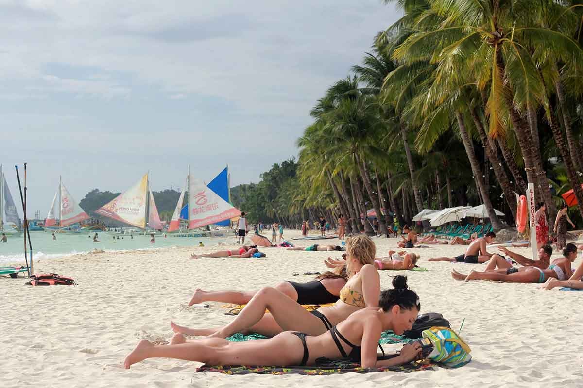 ASEAN xác định trọng tâm Khung phát triển du lịch bền vững hậu Covid-19. Ảnh chụp bãi biển miền trung Philippines tháng 4/2018. (Nguồn: ASEAN Post/AFP)
