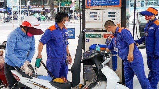 Giá xăng dầu hôm nay 16/5: Tăng gần 1%; trong nước được dự báo giảm từ 200-400 đồng/lít