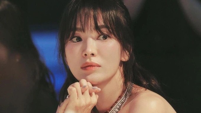 Phản ứng của Song Hye Kyo khi bị chê… già, kém sắc