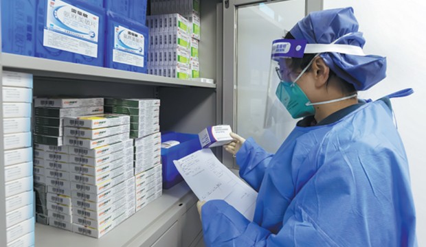 Trung Quốc cấp phép sử dụng 2 loại thuốc nội địa điều trị COVID-19. (Nguồn: Xinhua)