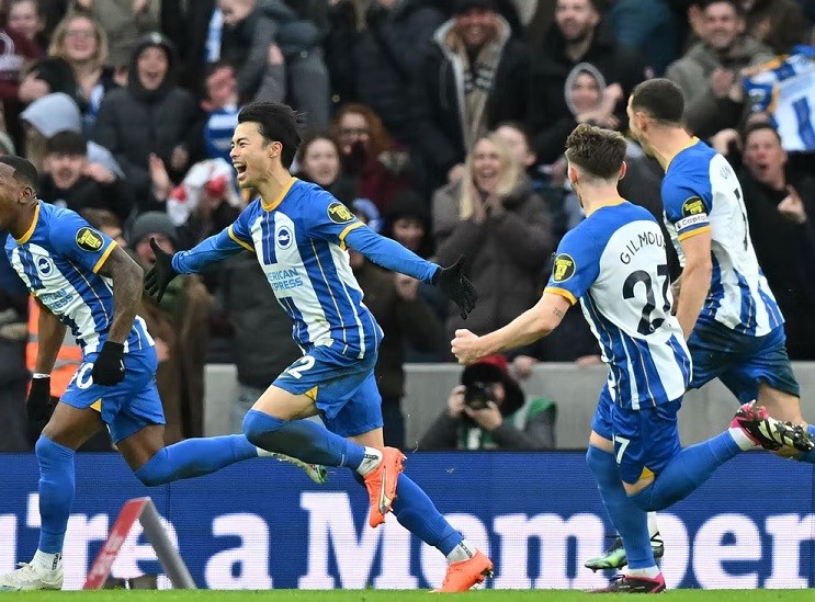 Liverpool thành cựu vương, Brighton & Hove Albion thẳng tiến vòng 5 FA Cup