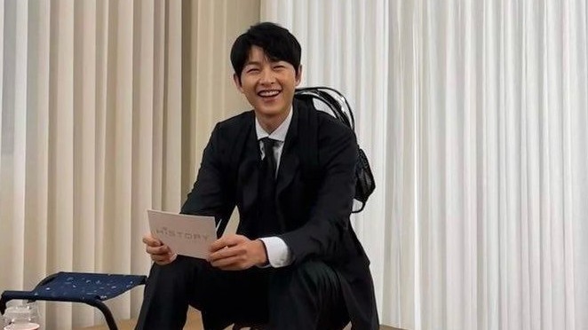 Song Joong Ki thông báo đã đăng ký kết hôn và chuẩn bị đón con đầu lòng