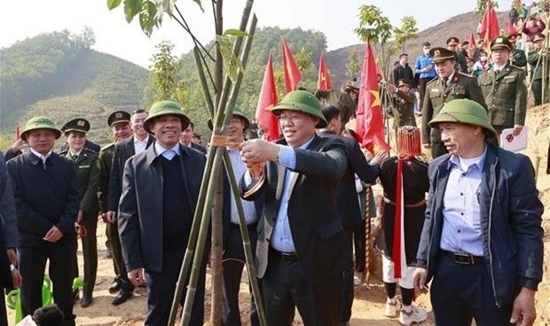 NA Chairman Vuong Dinh Hue launches tree planting festival in Tuyen Quang