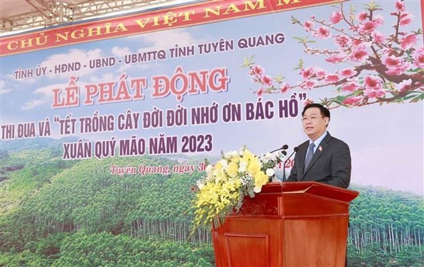 NA Chairman Vuong Dinh Hue launches tree planting festival in Tuyen Quang