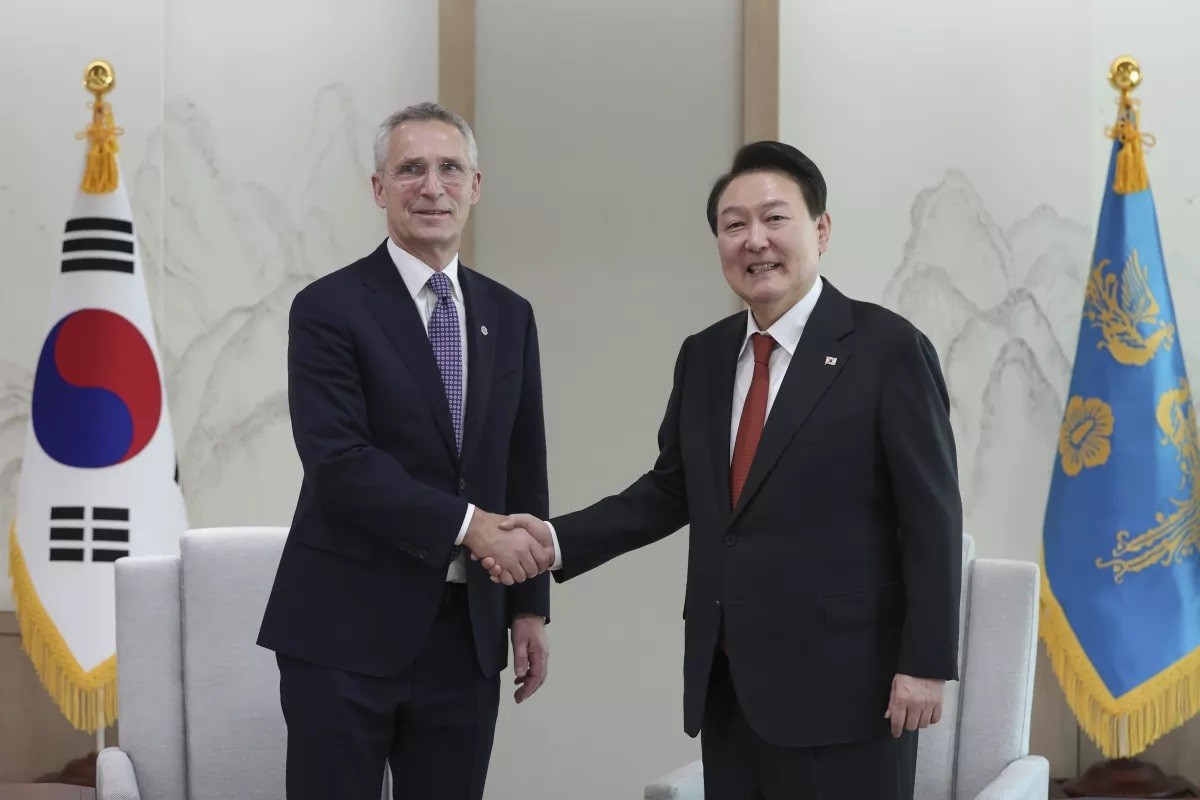 (01.30) Tổng thống Hàn Quốc Yoon Suk Yeol và Tổng Thư ký NATO Jens Stoltenberg trong cuộc gặp tại Seoul ngày 30/1/2023. (Nguồn: Phủ Tổng thống Hàn Quốc)