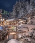 Vẻ đẹp cổ tích trong đêm tuyết rơi tại thị trấn suối nước nóng đẹp nhất Nhật Bản